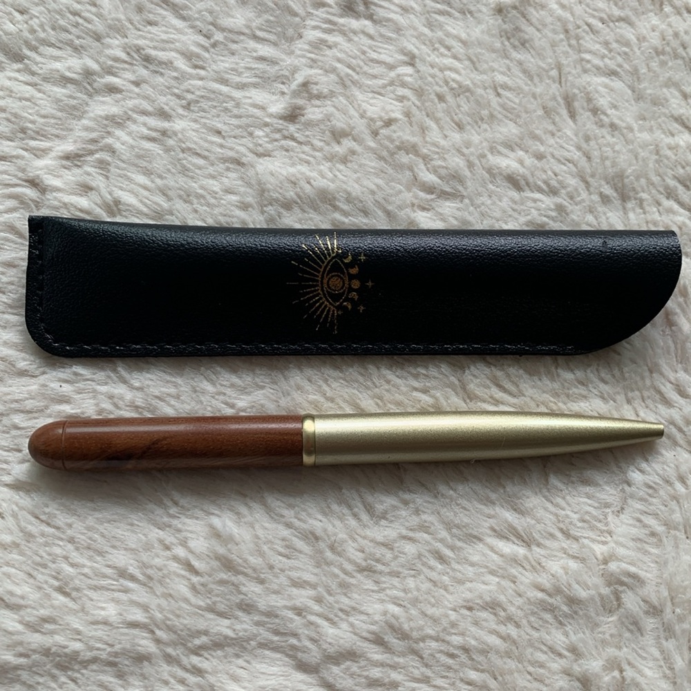 Owlcrate Locking Journal and Pen Dark Academia Box - Picture 10 of 10